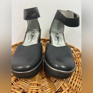 Fly London Wedge Sandals Yand709fly Black Leather 39 UK 8.5 US Chic EUC Chunky